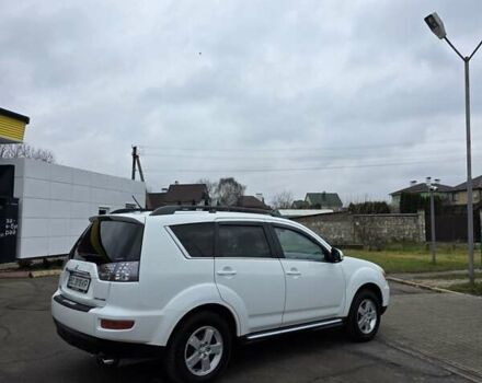 Білий Міцубісі Аутлендер, об'ємом двигуна 2.27 л та пробігом 243 тис. км за 9800 $, фото 2 на Automoto.ua