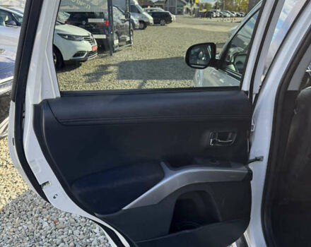 Белый Мицубиси Аутлендер, объемом двигателя 2.18 л и пробегом 271 тыс. км за 8700 $, фото 17 на Automoto.ua