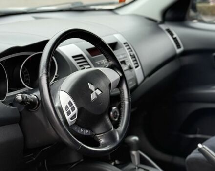 Білий Міцубісі Аутлендер, об'ємом двигуна 2.4 л та пробігом 250 тис. км за 10000 $, фото 4 на Automoto.ua