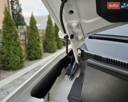 Білий Міцубісі Аутлендер, об'ємом двигуна 2.36 л та пробігом 178 тис. км за 10200 $, фото 42 на Automoto.ua