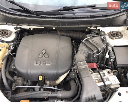 Белый Мицубиси Аутлендер, объемом двигателя 2.18 л и пробегом 285 тыс. км за 11500 $, фото 19 на Automoto.ua