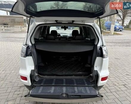 Белый Мицубиси Аутлендер, объемом двигателя 2.35 л и пробегом 192 тыс. км за 9300 $, фото 7 на Automoto.ua