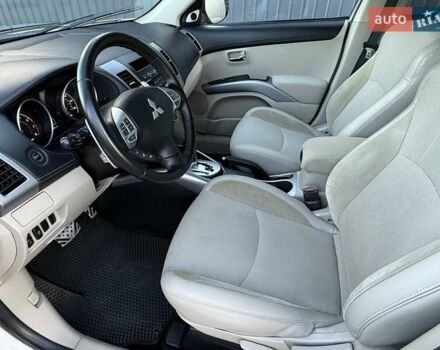 Белый Мицубиси Аутлендер, объемом двигателя 3 л и пробегом 269 тыс. км за 10500 $, фото 40 на Automoto.ua