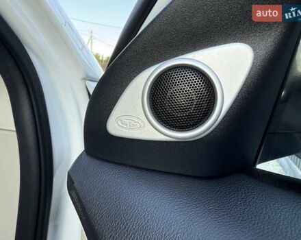 Белый Мицубиси Аутлендер, объемом двигателя 3 л и пробегом 269 тыс. км за 10500 $, фото 59 на Automoto.ua