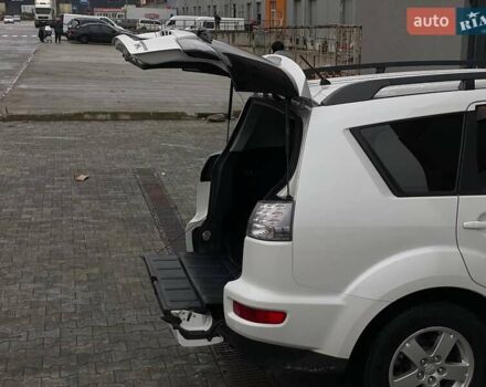 Білий Міцубісі Аутлендер, об'ємом двигуна 2 л та пробігом 248 тис. км за 10490 $, фото 44 на Automoto.ua