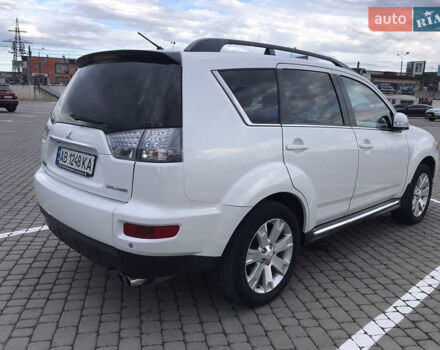 Белый Мицубиси Аутлендер, объемом двигателя 2.18 л и пробегом 285 тыс. км за 11500 $, фото 4 на Automoto.ua