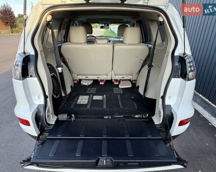 Белый Мицубиси Аутлендер, объемом двигателя 3 л и пробегом 269 тыс. км за 10500 $, фото 73 на Automoto.ua