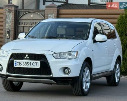 Белый Мицубиси Аутлендер, объемом двигателя 3 л и пробегом 269 тыс. км за 10500 $, фото 3 на Automoto.ua