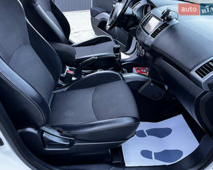 Белый Мицубиси Аутлендер, объемом двигателя 2.3 л и пробегом 161 тыс. км за 11150 $, фото 32 на Automoto.ua