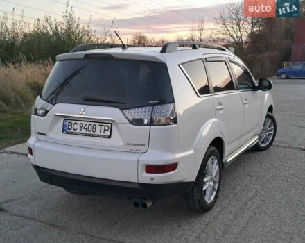Белый Мицубиси Аутлендер, объемом двигателя 2.27 л и пробегом 191 тыс. км за 10999 $, фото 1 на Automoto.ua