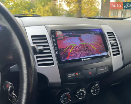 Білий Міцубісі Аутлендер, об'ємом двигуна 2.36 л та пробігом 260 тис. км за 9700 $, фото 33 на Automoto.ua