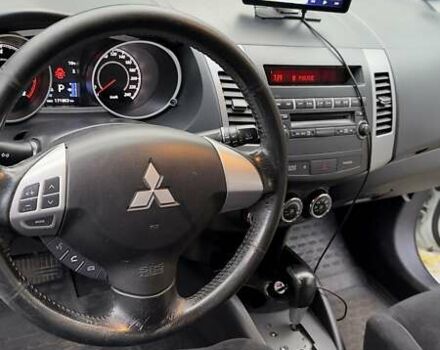 Белый Мицубиси Аутлендер, объемом двигателя 2 л и пробегом 172 тыс. км за 10999 $, фото 23 на Automoto.ua