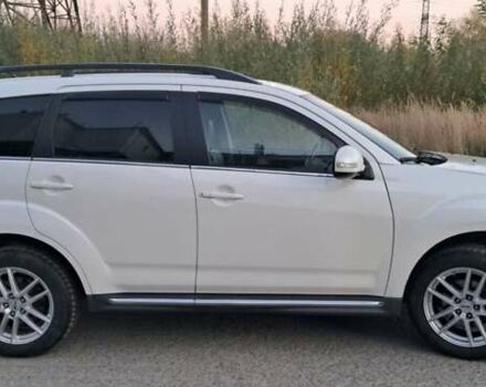 Белый Мицубиси Аутлендер, объемом двигателя 2.27 л и пробегом 191 тыс. км за 10999 $, фото 2 на Automoto.ua