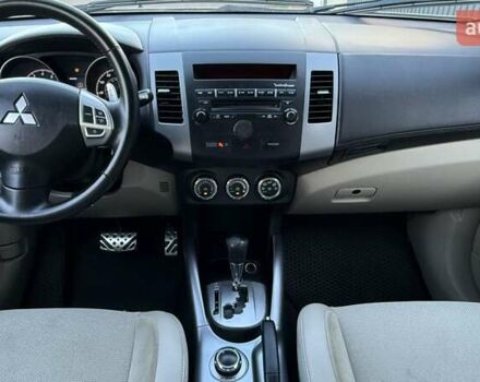 Белый Мицубиси Аутлендер, объемом двигателя 3 л и пробегом 269 тыс. км за 10500 $, фото 63 на Automoto.ua