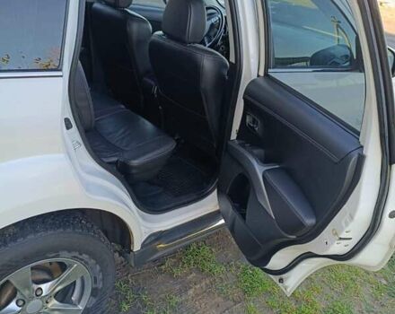 Белый Мицубиси Аутлендер, объемом двигателя 2.2 л и пробегом 232 тыс. км за 10950 $, фото 1 на Automoto.ua