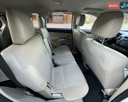 Белый Мицубиси Аутлендер, объемом двигателя 3 л и пробегом 269 тыс. км за 10500 $, фото 51 на Automoto.ua