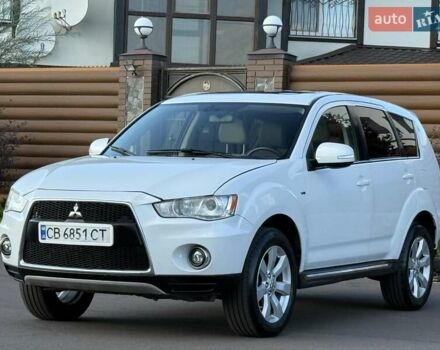 Белый Мицубиси Аутлендер, объемом двигателя 3 л и пробегом 269 тыс. км за 10500 $, фото 5 на Automoto.ua