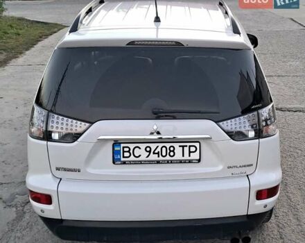 Белый Мицубиси Аутлендер, объемом двигателя 2.27 л и пробегом 191 тыс. км за 10999 $, фото 9 на Automoto.ua