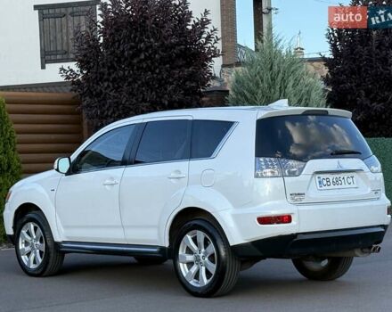 Белый Мицубиси Аутлендер, объемом двигателя 3 л и пробегом 269 тыс. км за 10500 $, фото 18 на Automoto.ua