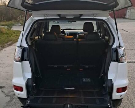 Белый Мицубиси Аутлендер, объемом двигателя 2.27 л и пробегом 191 тыс. км за 10999 $, фото 28 на Automoto.ua