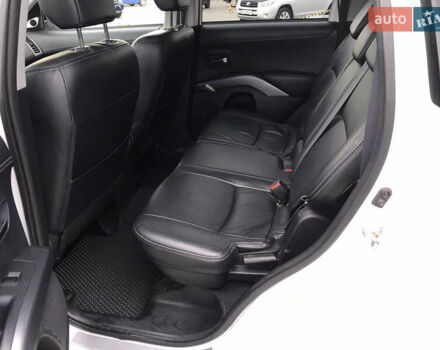 Белый Мицубиси Аутлендер, объемом двигателя 2.18 л и пробегом 285 тыс. км за 11500 $, фото 12 на Automoto.ua