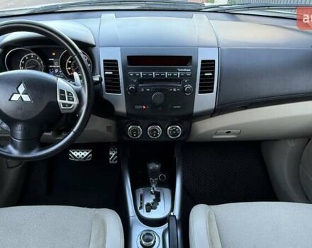 Белый Мицубиси Аутлендер, объемом двигателя 3 л и пробегом 269 тыс. км за 10500 $, фото 61 на Automoto.ua