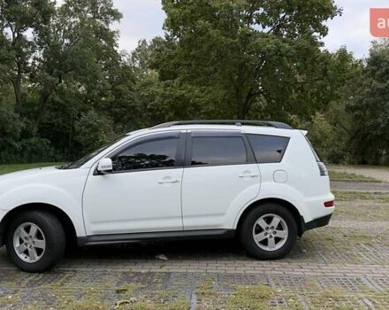 Белый Мицубиси Аутлендер, объемом двигателя 2 л и пробегом 172 тыс. км за 10999 $, фото 3 на Automoto.ua
