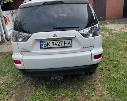 Білий Міцубісі Аутлендер, об'ємом двигуна 2.3 л та пробігом 288 тис. км за 12000 $, фото 2 на Automoto.ua