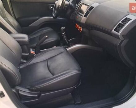 Белый Мицубиси Аутлендер, объемом двигателя 2.27 л и пробегом 191 тыс. км за 10999 $, фото 26 на Automoto.ua