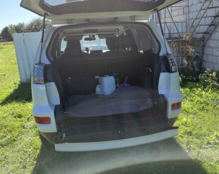 Білий Міцубісі Аутлендер, об'ємом двигуна 2.3 л та пробігом 286 тис. км за 12000 $, фото 5 на Automoto.ua