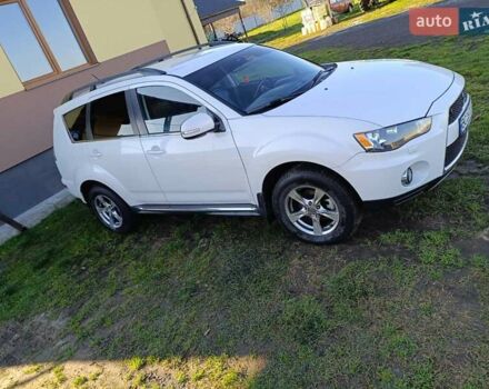 Белый Мицубиси Аутлендер, объемом двигателя 2.2 л и пробегом 232 тыс. км за 10950 $, фото 4 на Automoto.ua