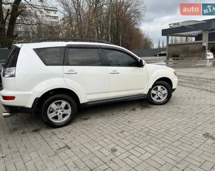 Белый Мицубиси Аутлендер, объемом двигателя 2.35 л и пробегом 192 тыс. км за 9300 $, фото 2 на Automoto.ua