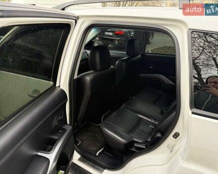 Белый Мицубиси Аутлендер, объемом двигателя 2.35 л и пробегом 192 тыс. км за 9300 $, фото 8 на Automoto.ua