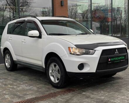 Белый Мицубиси Аутлендер, объемом двигателя 2 л и пробегом 248 тыс. км за 10490 $, фото 3 на Automoto.ua