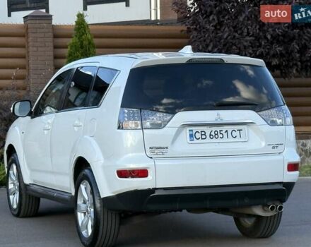 Белый Мицубиси Аутлендер, объемом двигателя 3 л и пробегом 269 тыс. км за 10500 $, фото 22 на Automoto.ua