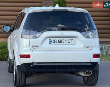 Белый Мицубиси Аутлендер, объемом двигателя 3 л и пробегом 269 тыс. км за 10500 $, фото 25 на Automoto.ua