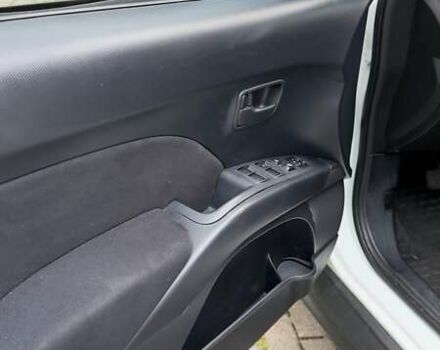 Белый Мицубиси Аутлендер, объемом двигателя 2 л и пробегом 172 тыс. км за 10999 $, фото 12 на Automoto.ua