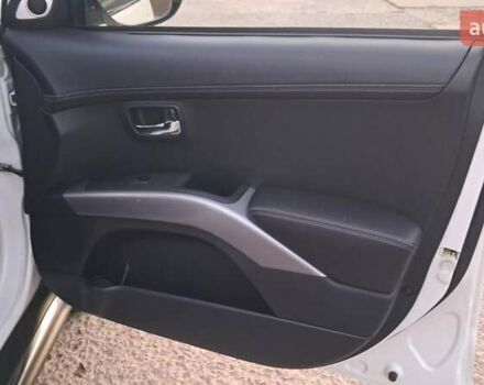 Белый Мицубиси Аутлендер, объемом двигателя 2.27 л и пробегом 191 тыс. км за 10999 $, фото 24 на Automoto.ua