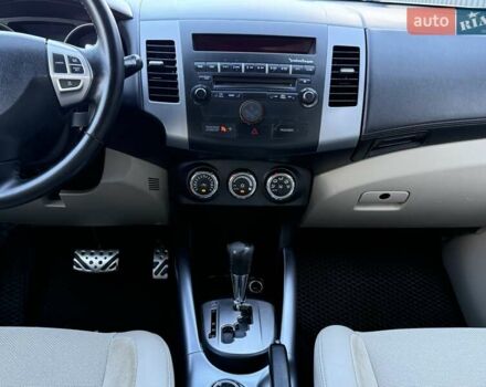 Белый Мицубиси Аутлендер, объемом двигателя 3 л и пробегом 269 тыс. км за 10500 $, фото 70 на Automoto.ua