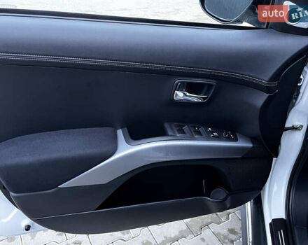 Белый Мицубиси Аутлендер, объемом двигателя 2.3 л и пробегом 161 тыс. км за 11150 $, фото 22 на Automoto.ua