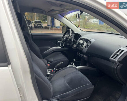 Білий Міцубісі Аутлендер, об'ємом двигуна 2.36 л та пробігом 260 тис. км за 9700 $, фото 11 на Automoto.ua