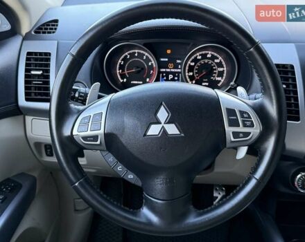 Белый Мицубиси Аутлендер, объемом двигателя 3 л и пробегом 269 тыс. км за 10500 $, фото 66 на Automoto.ua