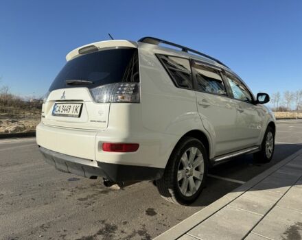 Белый Мицубиси Аутлендер, объемом двигателя 2.4 л и пробегом 223 тыс. км за 10500 $, фото 1 на Automoto.ua