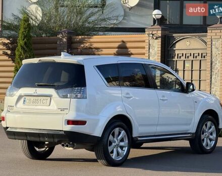 Белый Мицубиси Аутлендер, объемом двигателя 3 л и пробегом 269 тыс. км за 10500 $, фото 36 на Automoto.ua