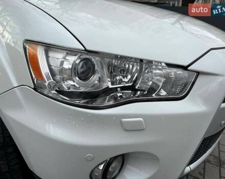 Белый Мицубиси Аутлендер, объемом двигателя 2.35 л и пробегом 192 тыс. км за 9300 $, фото 9 на Automoto.ua