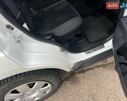 Білий Міцубісі Аутлендер, об'ємом двигуна 2.36 л та пробігом 260 тис. км за 9700 $, фото 31 на Automoto.ua