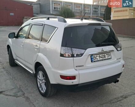 Белый Мицубиси Аутлендер, объемом двигателя 2.27 л и пробегом 191 тыс. км за 10999 $, фото 6 на Automoto.ua