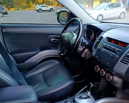 Белый Мицубиси Аутлендер, объемом двигателя 2.4 л и пробегом 187 тыс. км за 9700 $, фото 7 на Automoto.ua