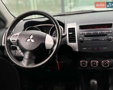 Білий Міцубісі Аутлендер, об'ємом двигуна 2 л та пробігом 248 тис. км за 10490 $, фото 41 на Automoto.ua