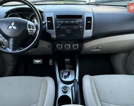 Белый Мицубиси Аутлендер, объемом двигателя 3 л и пробегом 269 тыс. км за 10500 $, фото 64 на Automoto.ua